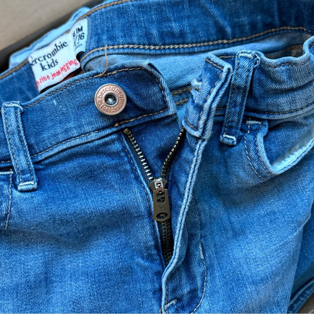 Abercrombie kids/teen high rise jeans
Size 15/16 Slim. - Picture 6 of 6
